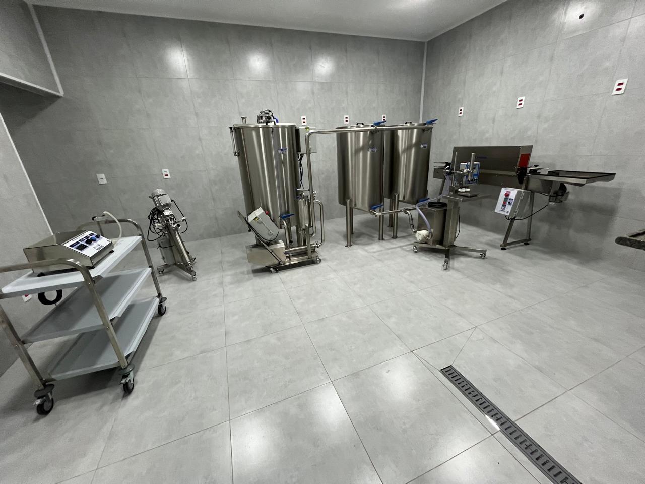 Sala de processamento da CF Honey em Mirassol, São Paulo